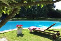 Peaceful B&B with swimming pool near Cognac vineyards and Saintes