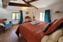 Great value B&B with pool near Macon and the Beaujolais vineyards