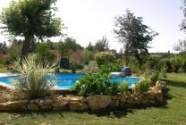 B&B with swimming pool near Loire Valley chateaux and vineyards