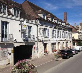 Dog friendly hotel on the banks of the river in Auxerre Burgundy, France