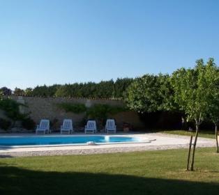 B&B near Saintes and la Rochelle with swimming pool