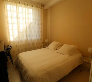 Dog friendly bed and breakfast in Calais town centre