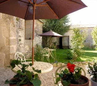 Quality bed and breakfast near Cognac amongst the vineyards