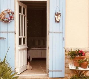 Charming bed and breakfast between Saintes and Bordeaux