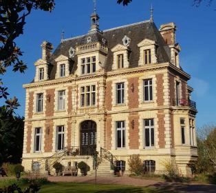 A charming chateau B&B with pool near Caen and Bayeux in Normandy