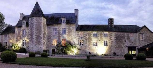 Family friendly B&B with swimming pool near Chinon Loire Valley France