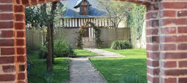 British-owned dog-friendly bed and breakfast in Honfleur Normandy France