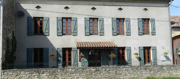 Bed and breakfast between Bergerac and Bordeaux near vineyards